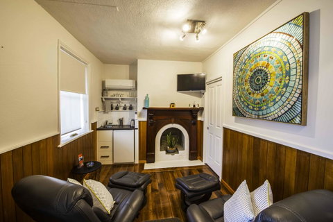 Touchwood Cottages - Geraldton Accommodation 9