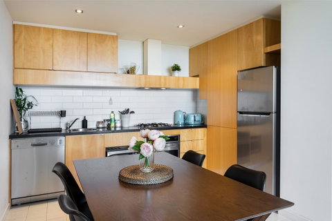 La Maison - Great View, Free Parking, Pool, Gym, Perfectly Located 2BR Apartment - Geraldton Accommodation 12