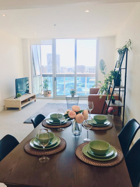 La Maison - Great View, Free Parking, Pool, Gym, Perfectly Located 2BR Apartment - Geraldton Accommodation 24