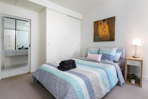 La Maison - Great View, Free Parking, Pool, Gym, Perfectly Located 2BR Apartment - Geraldton Accommodation 5