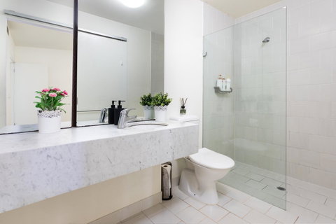 La Maison - Great View, Free Parking, Pool, Gym, Perfectly Located 2BR Apartment - Geraldton Accommodation 18