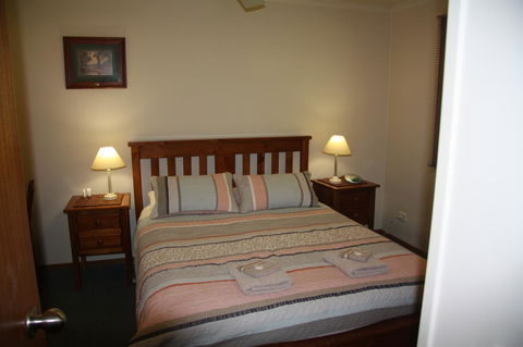 Shady Brook Cottages - Geraldton Accommodation 34