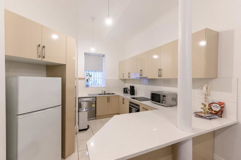 Unique 3 Bedroom Central CBD Townhouse - Geraldton Accommodation 4