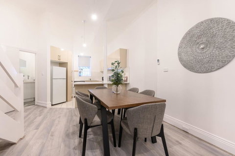 Unique 3 Bedroom Central CBD Townhouse - Geraldton Accommodation 6