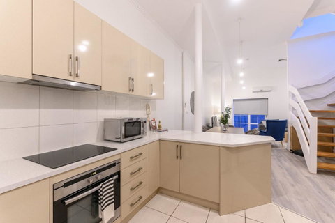 Unique 3 Bedroom Central CBD Townhouse - Geraldton Accommodation 5