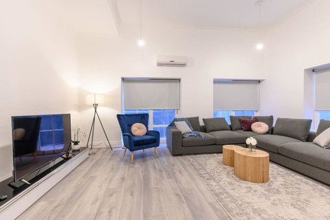 Unique 3 Bedroom Central CBD Townhouse - Geraldton Accommodation 2