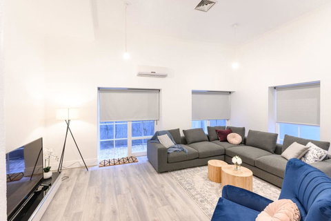 Unique 3 Bedroom Central CBD Townhouse - Geraldton Accommodation 3