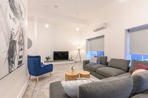 Unique 3 Bedroom Central CBD Townhouse - Geraldton Accommodation 0
