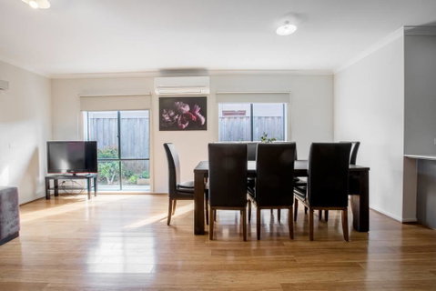 Holiday Rose - Geraldton Accommodation 7