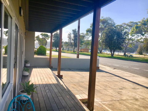 The Wheelhouse - 2BR Waterfront Apt In Town - Geraldton Accommodation 17