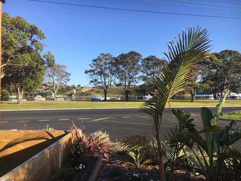 The Wheelhouse - 2BR Waterfront Apt In Town - Geraldton Accommodation 15