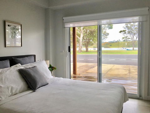 The Wheelhouse - 2BR Waterfront Apt In Town - Geraldton Accommodation 3