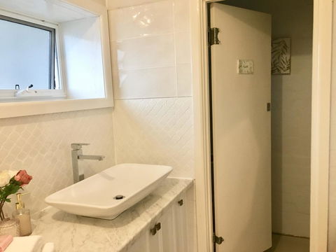 The Wheelhouse - 2BR Waterfront Apt In Town - Geraldton Accommodation 12
