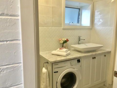 The Wheelhouse - 2BR Waterfront Apt In Town - Geraldton Accommodation 13