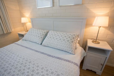 The Blue Door Villa - Geraldton Accommodation 2