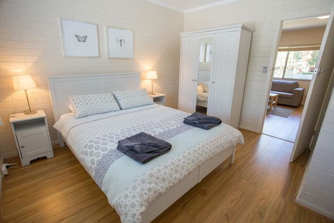 The Blue Door Villa - Geraldton Accommodation 0