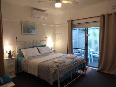 The Boathouse A 3 Bedroom House - Geraldton Accommodation 1
