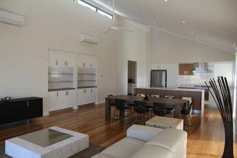 The Carnarvon Luxury Canal Home - Geraldton Accommodation 3