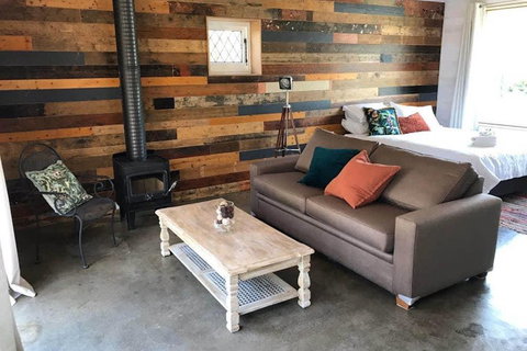 The Cottage - 58 Acre Farm Stay At Hanging Rock - Geraldton Accommodation 0