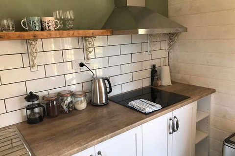 The Cottage - 58 Acre Farm Stay At Hanging Rock - Geraldton Accommodation 2