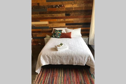 The Cottage - 58 Acre Farm Stay At Hanging Rock - Geraldton Accommodation 1