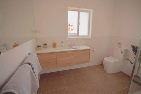 The Farmhouse. - Geraldton Accommodation 2
