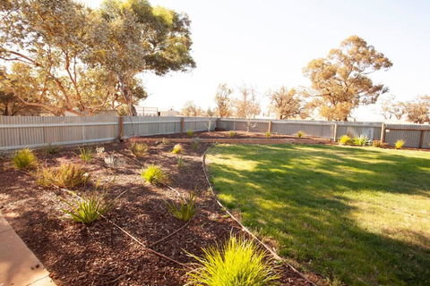 The Farmhouse. - Geraldton Accommodation 3