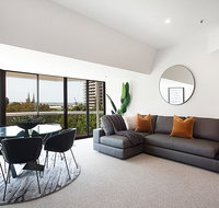 THE HYDEAWAY-LUXE HYDE PARK CITY APARTMENT-hosted by LAbode Accommodation - Geraldton Accommodation