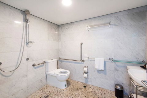 The Nest - Rustic En Suite Room Near The City And Roof Terrace - Geraldton Accommodation 2