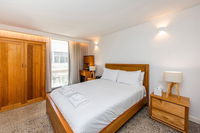 The Nest - Traditional Room In Northbridge And Roof Terrace