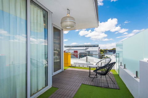 The Nest - Trendy Studio Close To Centre With Roof Terrace - Geraldton Accommodation 1