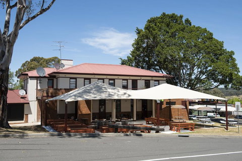 The Oaks Hotel - Geraldton Accommodation 0