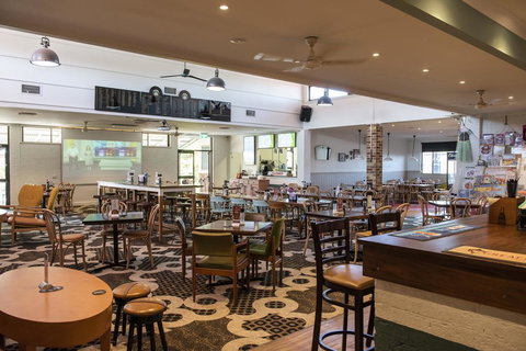 The Oaks Hotel - Geraldton Accommodation 1