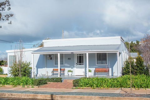 The Rested Guest 3 Bedroom Cottage West Wyalong - Geraldton Accommodation 0
