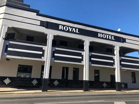 The Royal Hotel, Drouin - Geraldton Accommodation 1