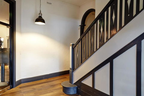 The Royal Hotel, Drouin - Geraldton Accommodation 2