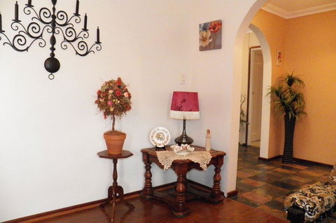 The Spanish Retreat And BnB - 24 Hrs - Geraldton Accommodation 2