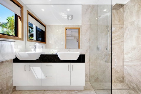 THE VIEW, TUGUN - 4 Bedrooms - Sea Views - Private Heated Pool - Geraldton Accommodation 2