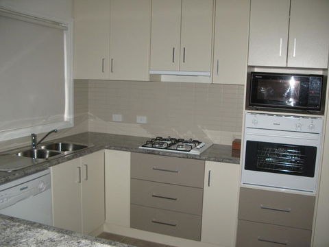 The Villa Kyabram - Geraldton Accommodation 2