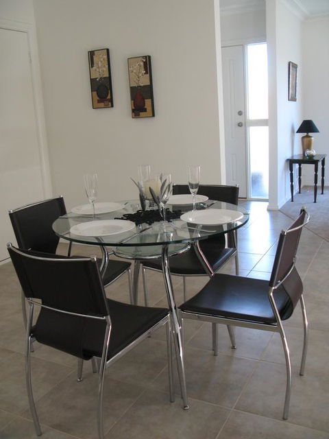 The Villa Kyabram - Geraldton Accommodation 3