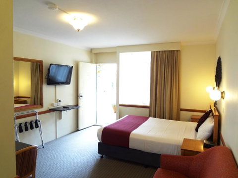 Three Explorers Motel - Geraldton Accommodation 3