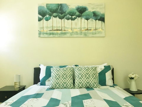 Three Sisters Garden Cottage - Geraldton Accommodation 1