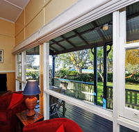 Traditional Three Bedroom Home with Water Views - Geraldton Accommodation