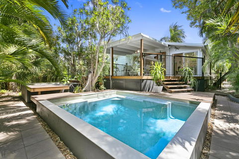 Tranquil & Tropical, Sunshine Beach - Geraldton Accommodation 0