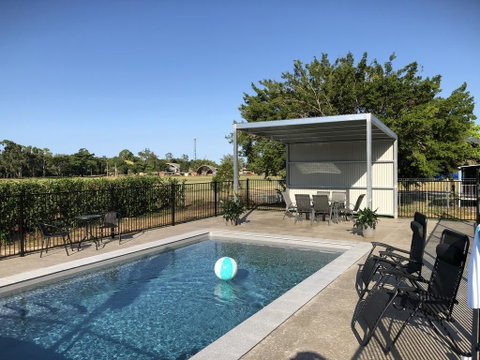 Tropical Retreat - Geraldton Accommodation 2