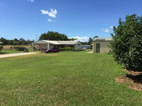 Tropical Retreat - Geraldton Accommodation 0