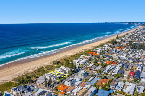 True Beachfront Beach House - Geraldton Accommodation 2