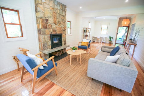 Two Oaks - Geraldton Accommodation 0