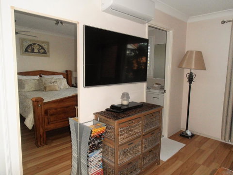 Unwind In This Gorgeous Retreat - Geraldton Accommodation 3