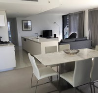 Upmarket Resort At Oracle Broadbeach URGC - Geraldton Accommodation